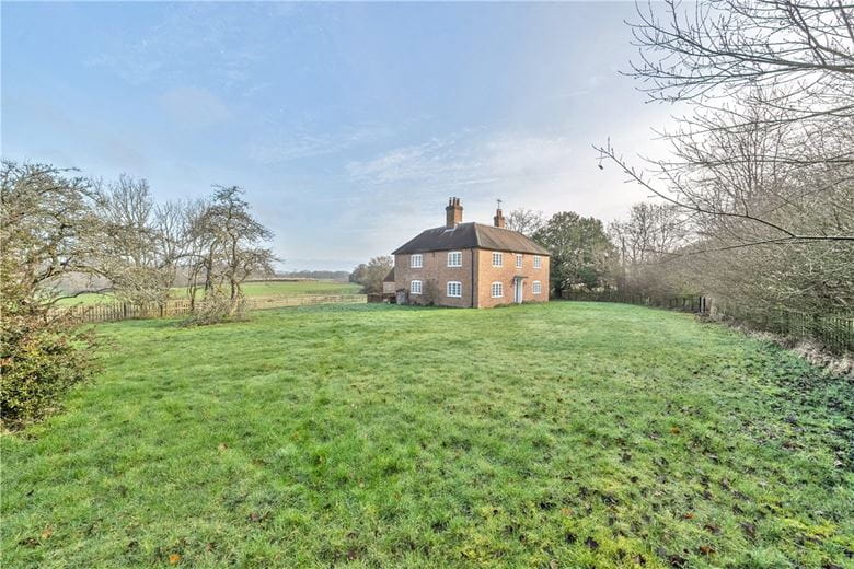 4 bedroom house, The Slade, Bucklebury RG7 - Available