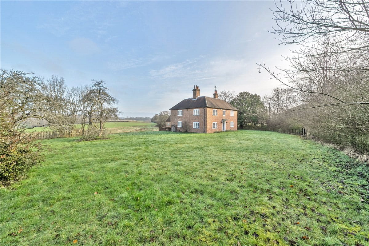 4 bedroom house, The Slade, Bucklebury RG7 - Available