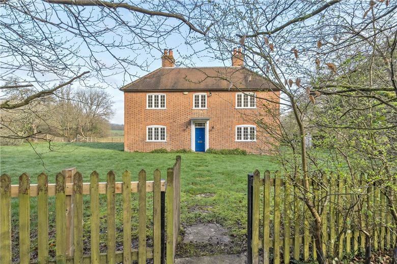 4 bedroom house, The Slade, Bucklebury RG7 - Available