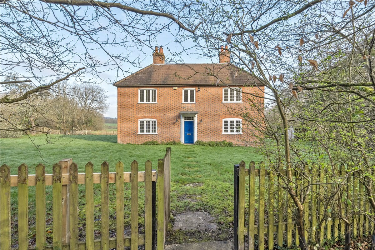 4 bedroom house, The Slade, Bucklebury RG7 - Available