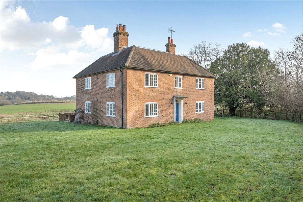 4 bedroom house, The Slade, Bucklebury RG7 - Available