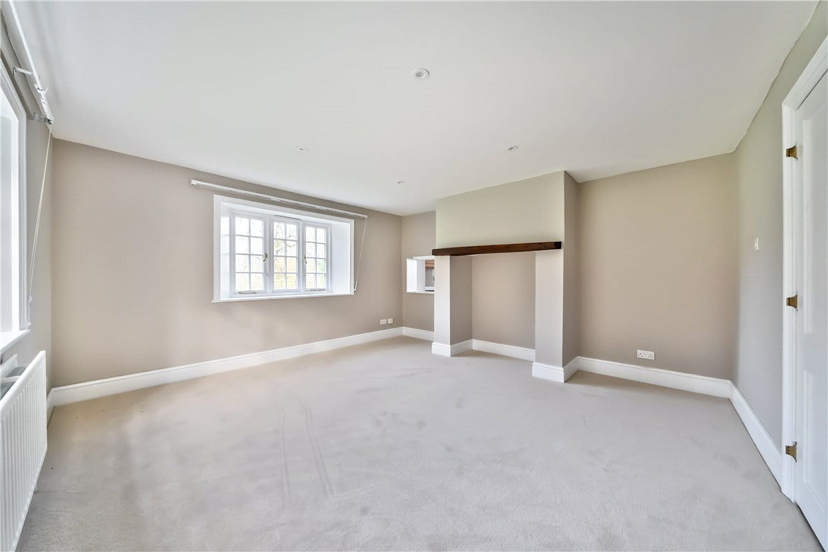 4 bedroom house, The Slade, Bucklebury RG7 - Available