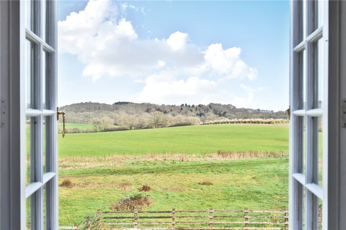 4 bedroom house, The Slade, Bucklebury RG7 - Available