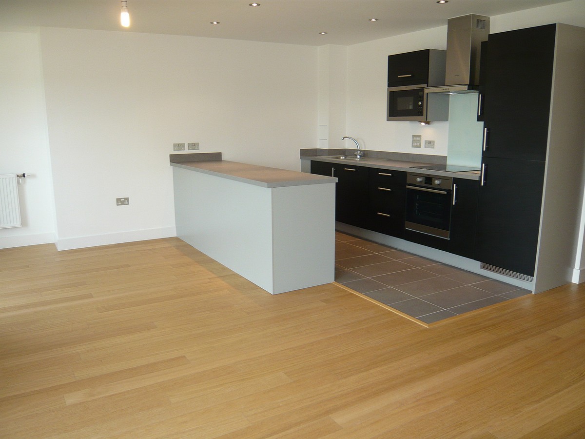 2 bedroom flat, Park Way, Newbury RG14 - Available