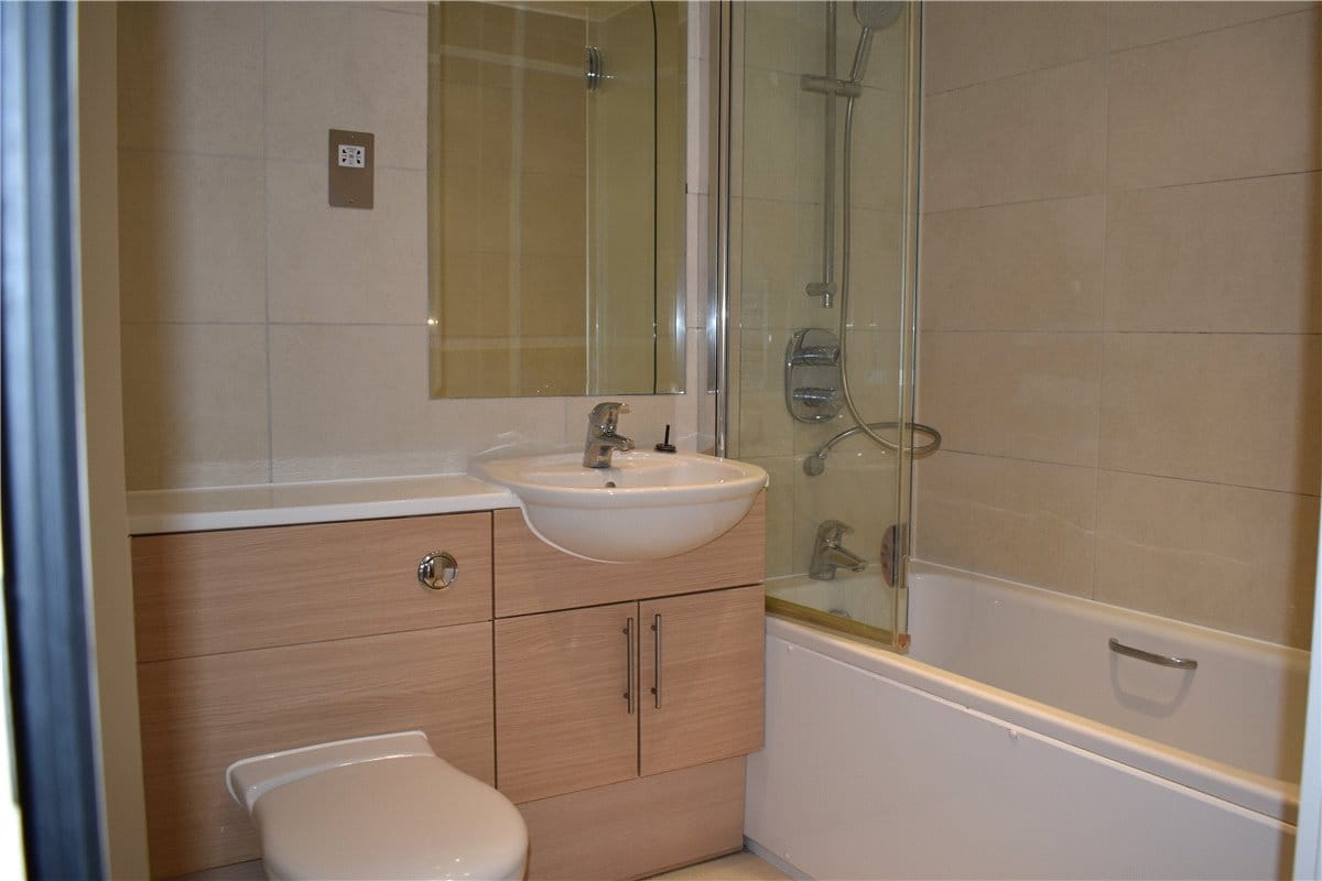 2 bedroom flat, Park Way, Newbury RG14 - Under Offer