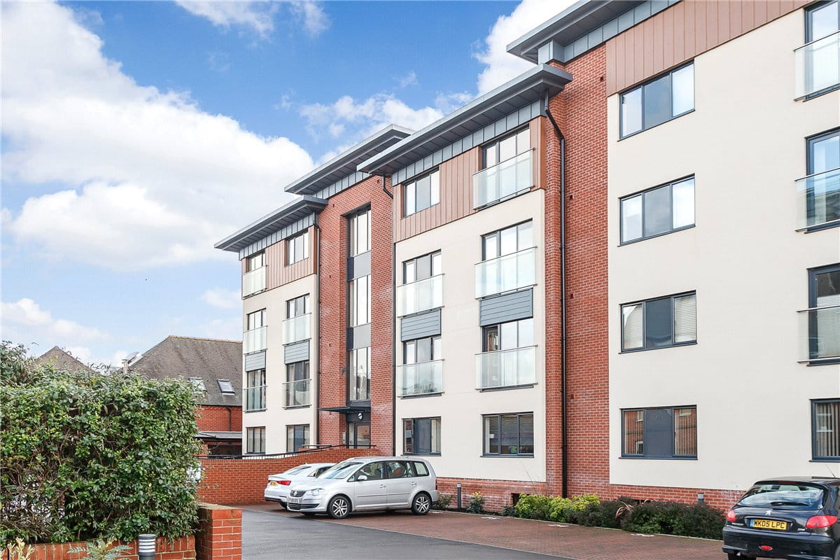 2 bedroom flat, West Street, Newbury RG14 - Under Offer