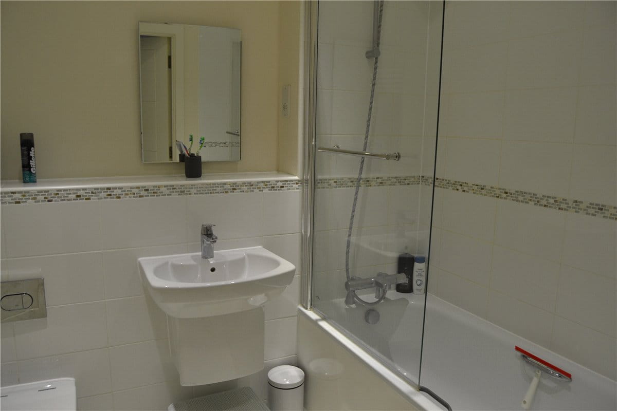 2 bedroom flat, West Street, Newbury RG14 - Under Offer