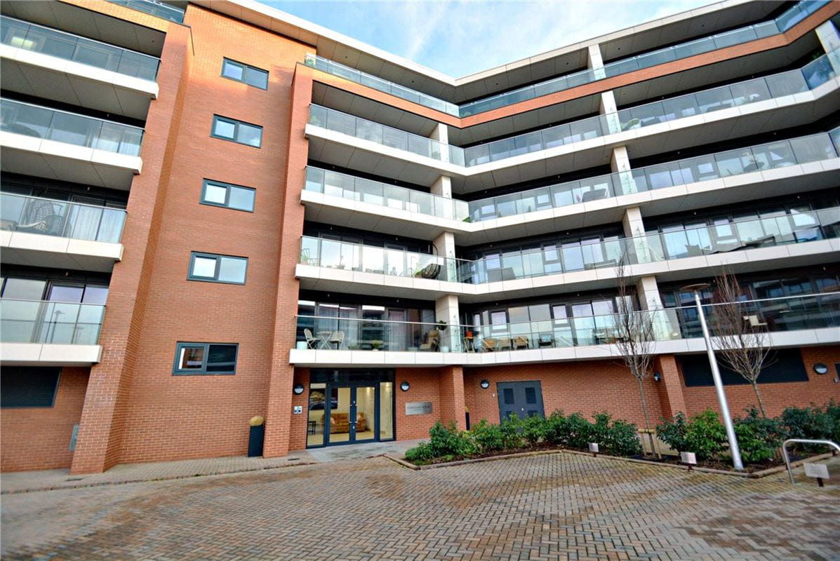 1 bedroom flat, Racecourse Road, Newbury RG14 - Let Agreed