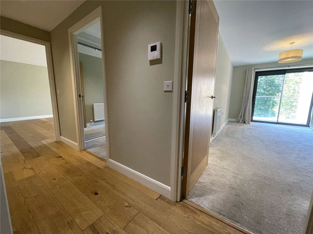 2 bedroom flat, Racecourse Road, Newbury RG14