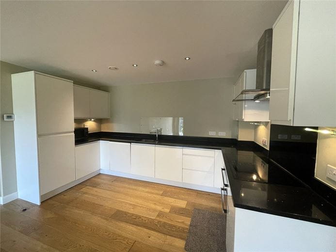 2 bedroom flat, Racecourse Road, Newbury RG14