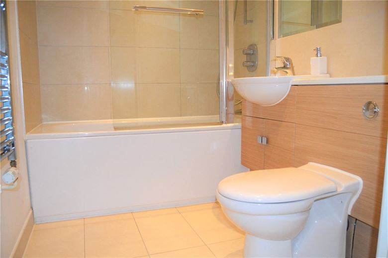 2 bedroom flat, Park Way, Newbury RG14