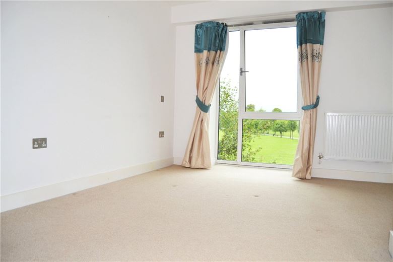 2 bedroom flat, Park Way, Newbury RG14