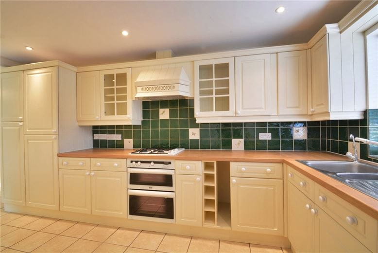 4 bedroom house, Newbury, Berkshire RG14 - Let Agreed
