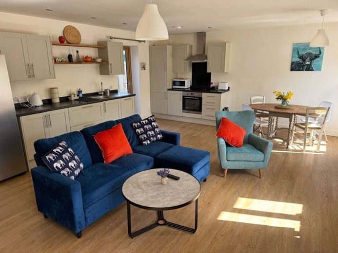 2 bedroom , Ashfields Farm, Priors Court Road RG18 - Available