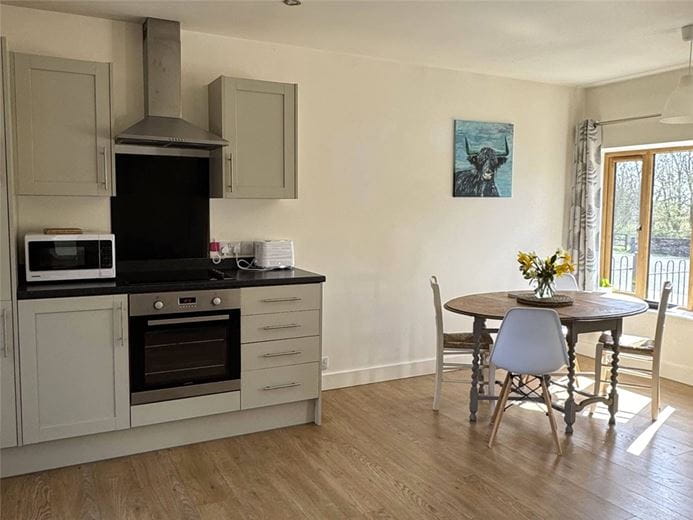 2 bedroom , Ashfields Farm, Priors Court Road RG18 - Available