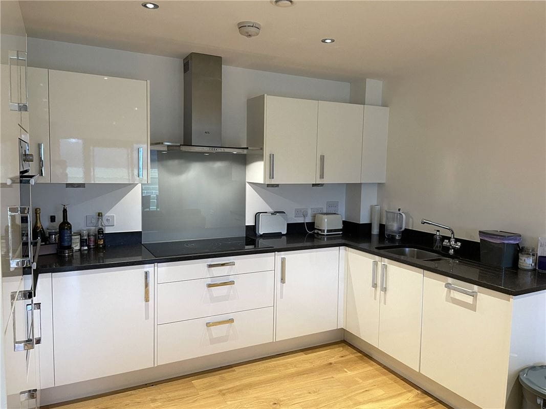 2 bedroom flat, Kingman Way, Newbury RG14