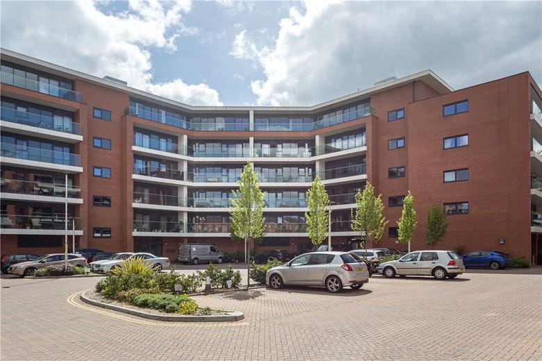 1 bedroom flat, Racecourse Road, Newbury RG14 - Let Agreed