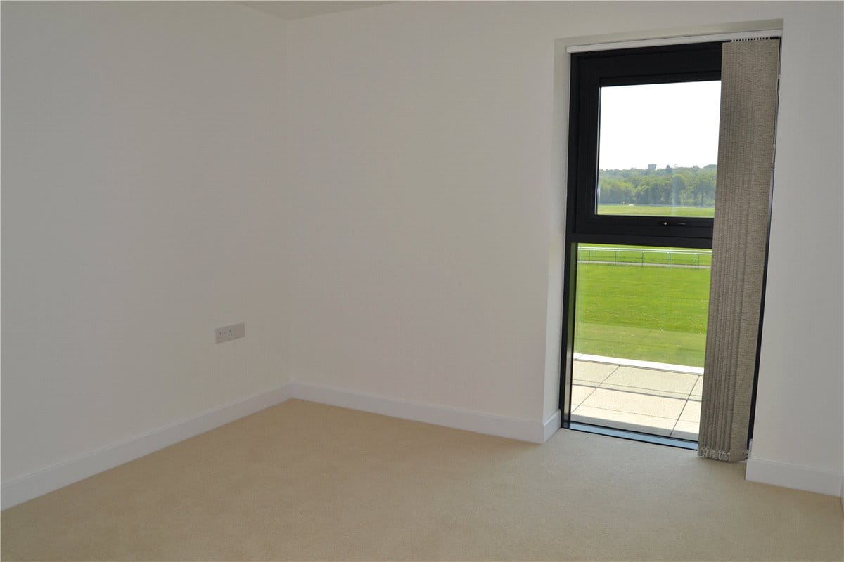 2 bedroom flat, Kingman Way, Newbury RG14