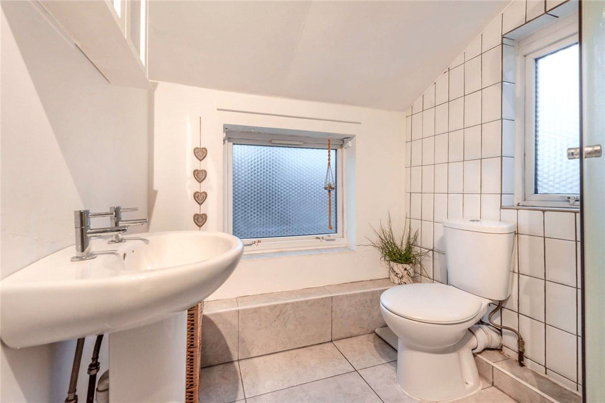 2 bedroom house, Newbury, Berkshire RG14 - Under Offer