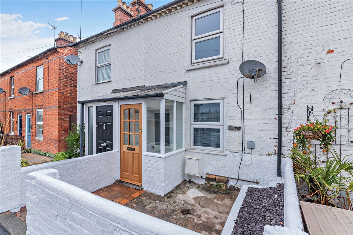 2 bedroom house, Newbury, Berkshire RG14 - Under Offer