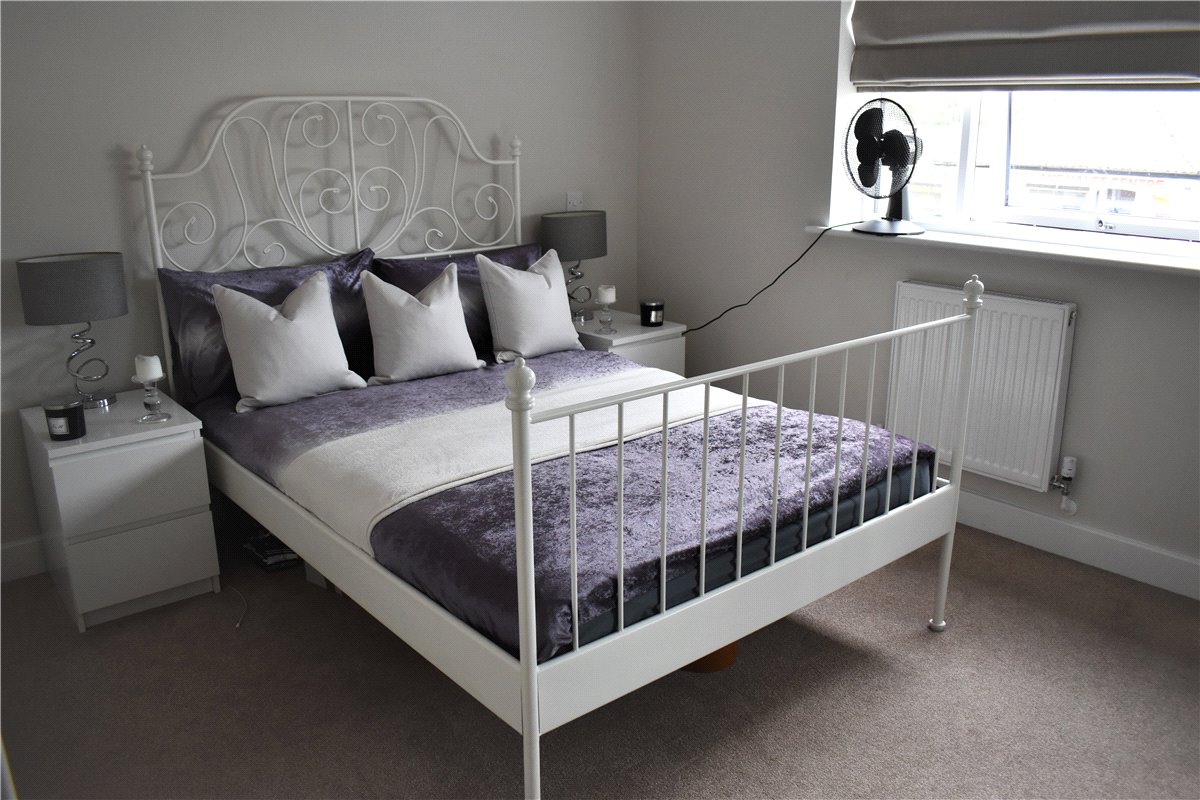 1 bedroom flat, Steel Close, Newtown Road RG14