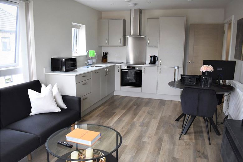 2 bedroom flat, Steel Close, Newtown Road RG14 - Let Agreed