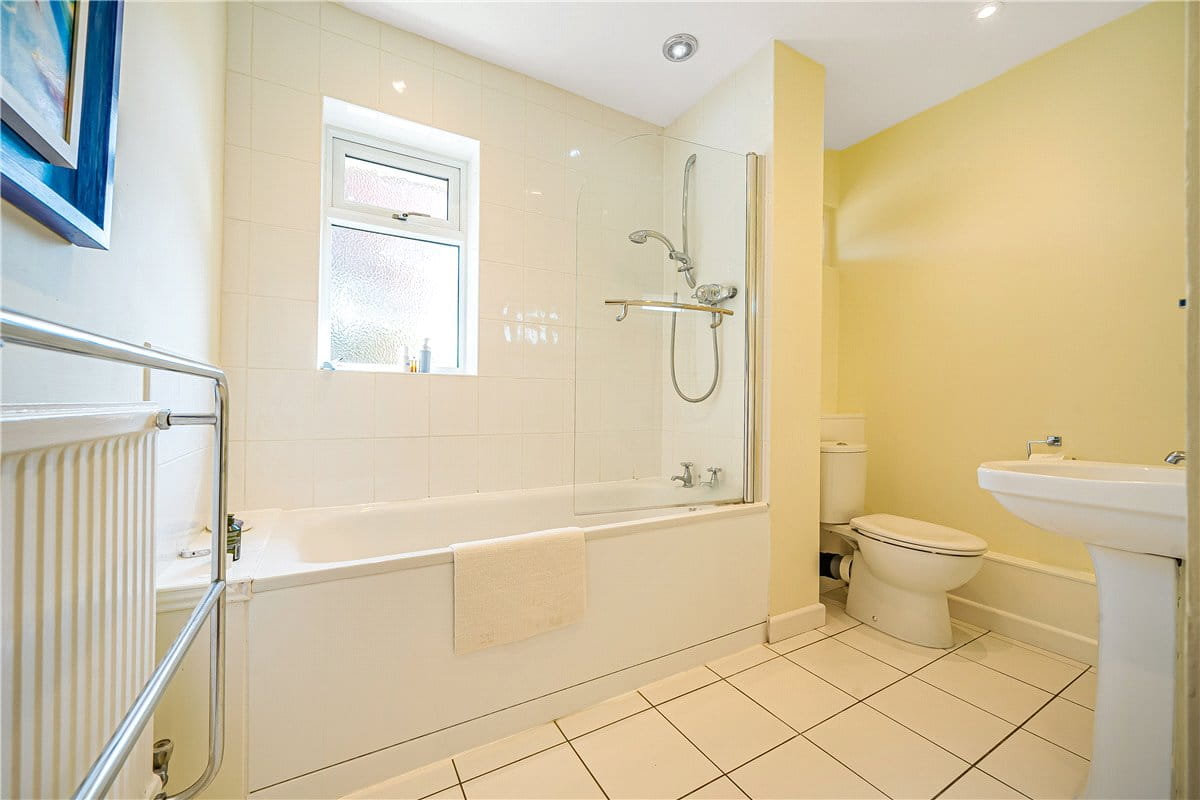 4 bedroom bungalow, Upper Green, Inkpen RG17