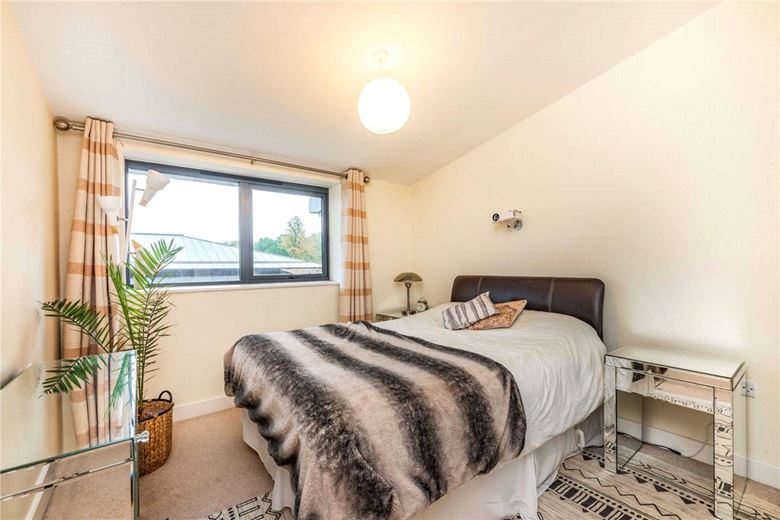 2 bedroom flat, Old Bath Road, Newbury RG14