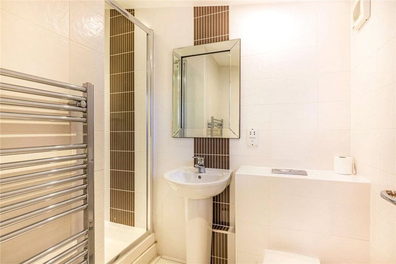 2 bedroom flat, Old Bath Road, Newbury RG14