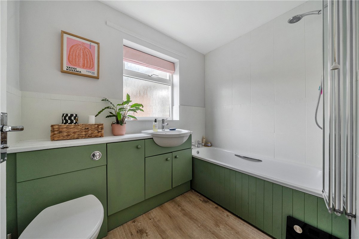 3 bedroom bungalow, Combe, Hungerford RG17 - Available