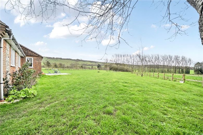 3 bedroom bungalow, Combe, Hungerford RG17 - Available