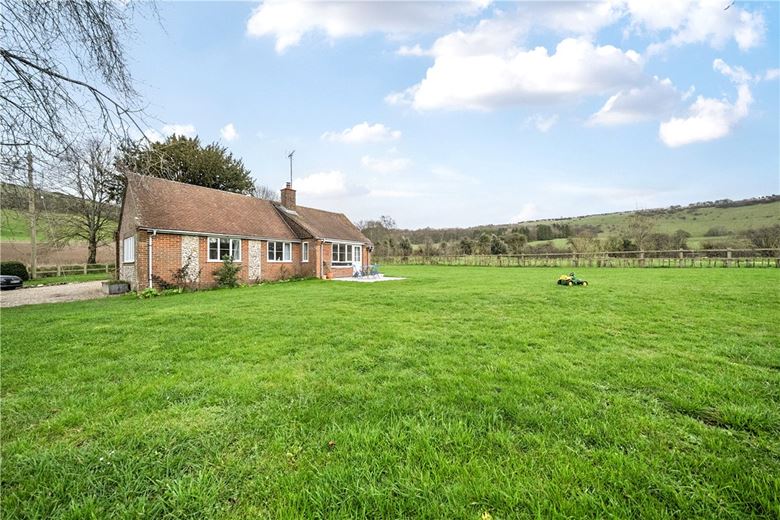 3 bedroom bungalow, Combe, Hungerford RG17 - Available