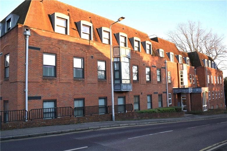 1 bedroom flat, Strawberry Hill, Newbury RG14