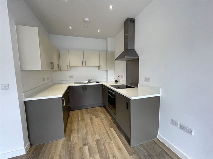 1 bedroom flat, Strawberry Hill, Newbury RG14 - Available