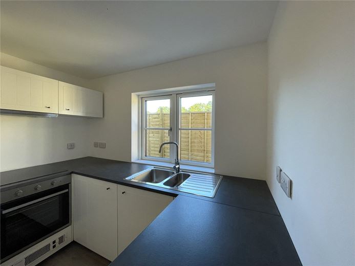 3 bedroom house, Enborne Street, Enborne RG14 - Available