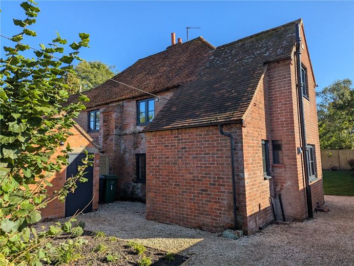 3 bedroom house, Enborne Street, Enborne RG14 - Let Agreed