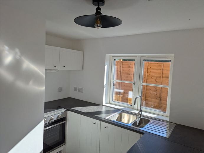 3 bedroom house, Enborne Street, Enborne RG14 - Let Agreed