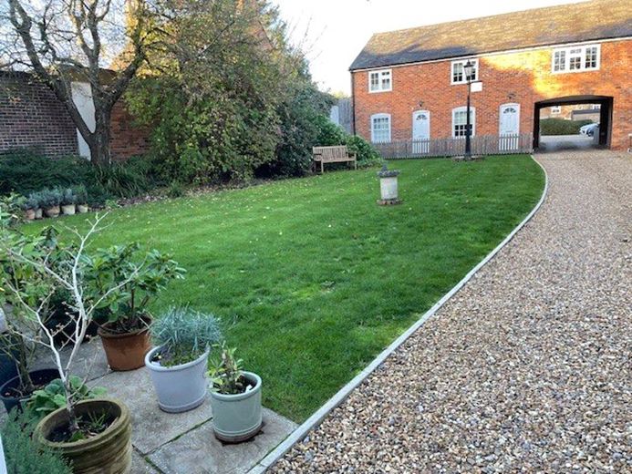 2 bedroom flat, Hungerford, Berkshire RG17 - Available