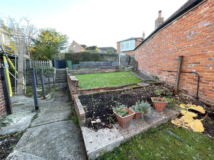 2 bedroom house, Castle Lane, Donnington RG14 - Under Offer