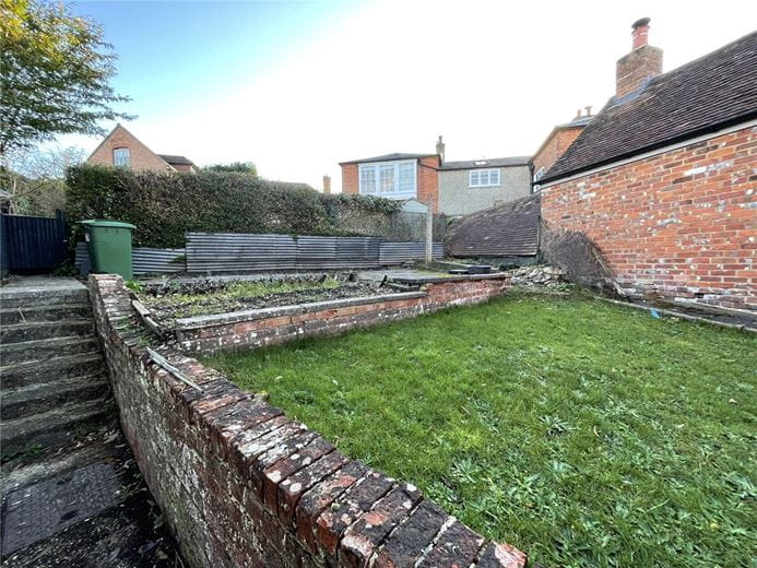 2 bedroom house, Castle Lane, Donnington RG14 - Under Offer