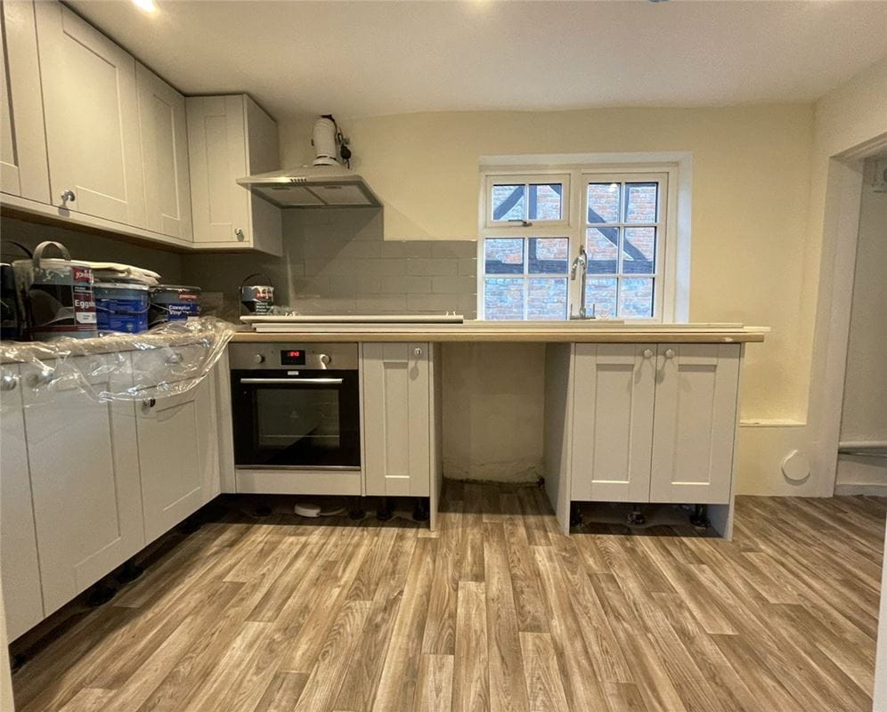 2 bedroom house, Donnington, Newbury RG14 - Available