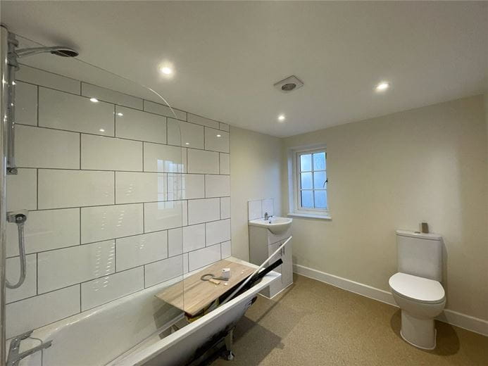 2 bedroom house, Donnington, Newbury RG14 - Available