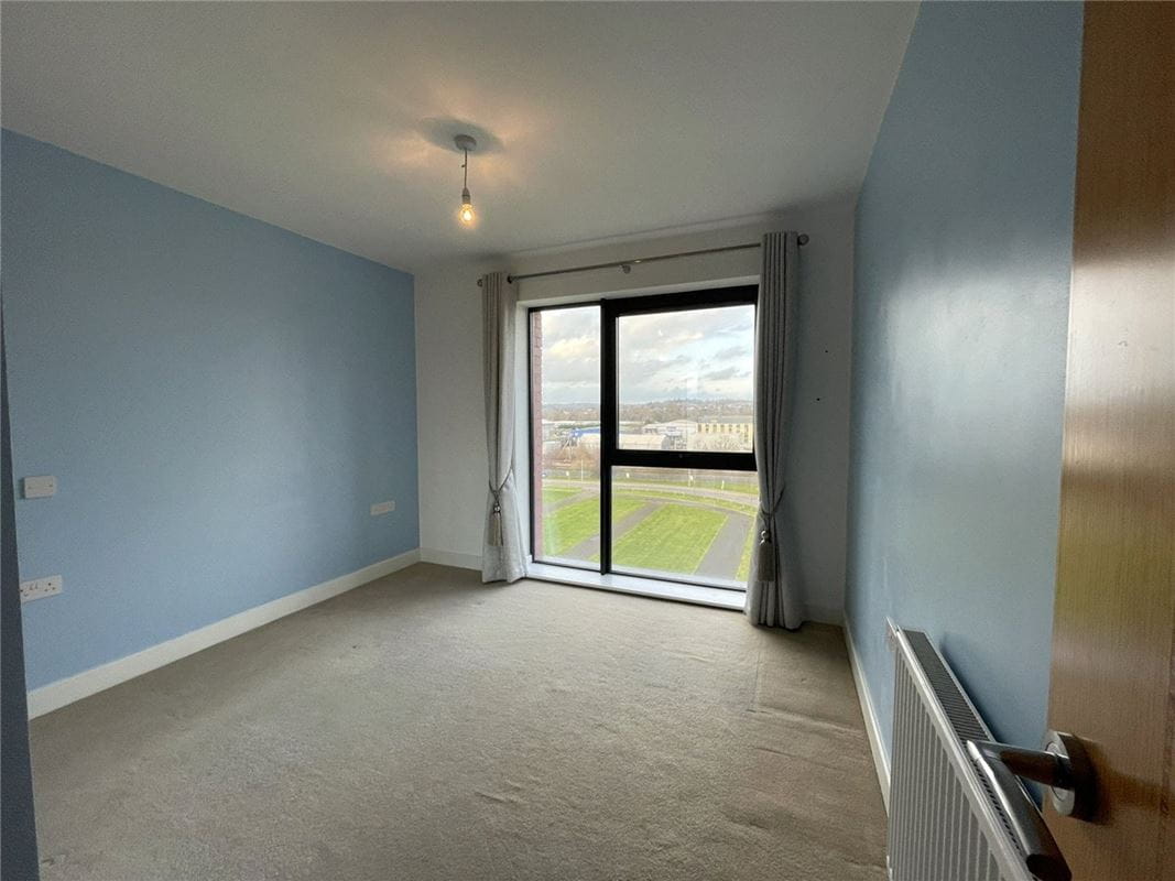 2 bedroom flat, Kingman Way, Newbury RG14 - Available