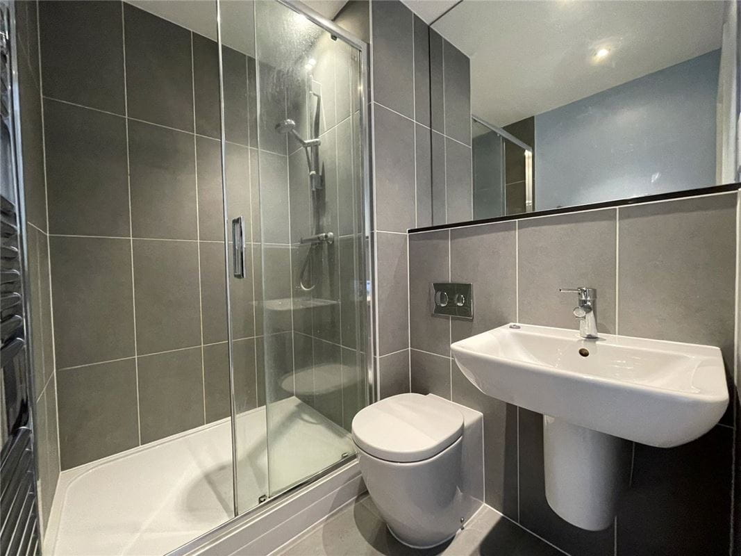 2 bedroom flat, Kingman Way, Newbury RG14 - Available