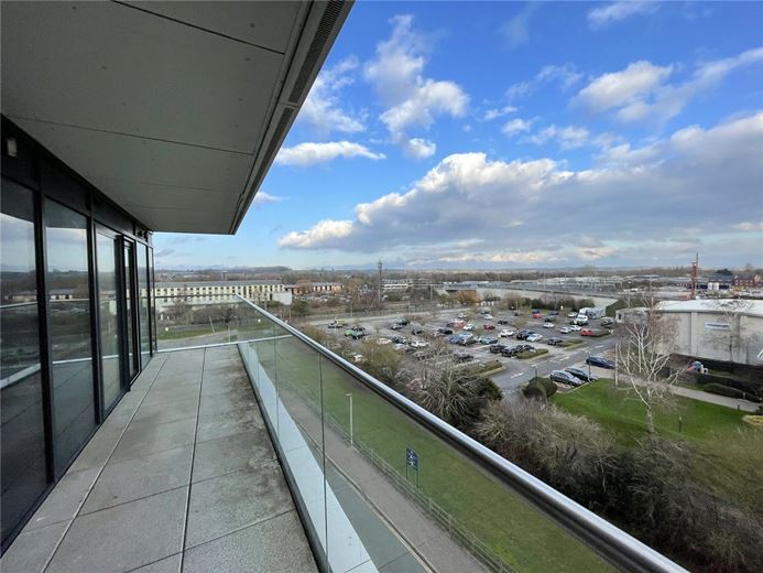 2 bedroom flat, Kingman Way, Newbury RG14 - Available