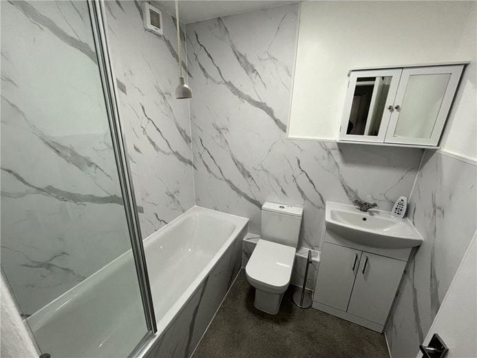 2 bedroom flat, London Road, Newbury RG14 - Available