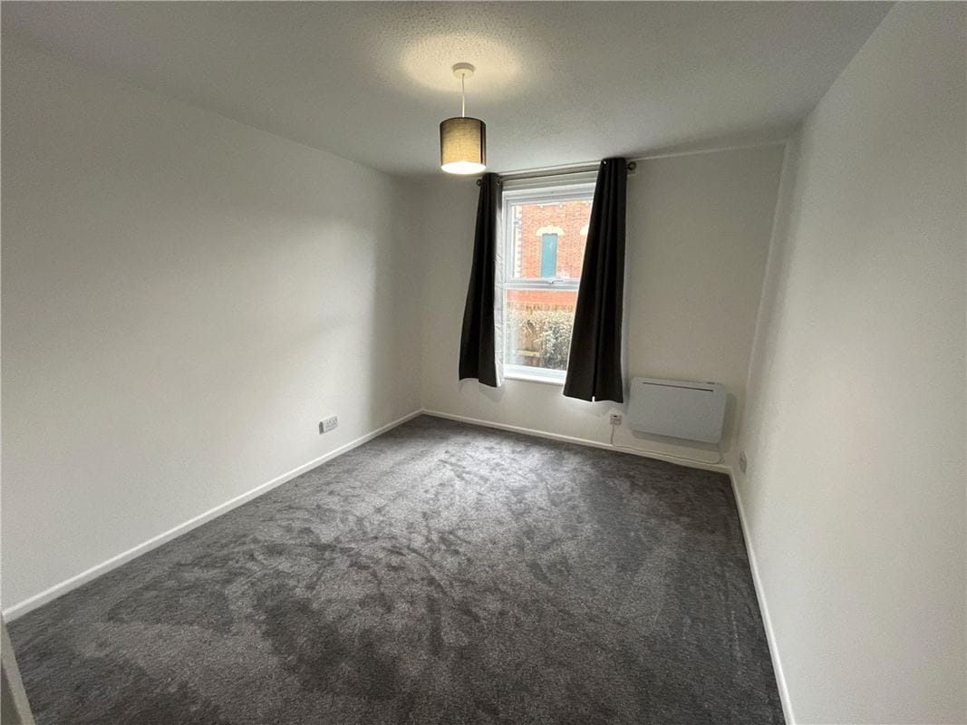 2 bedroom flat, London Road, Newbury RG14 - Available