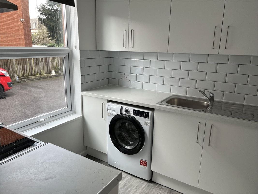 2 bedroom flat, London Road, Newbury RG14 - Available