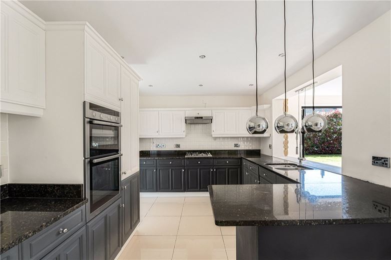 4 bedroom house, Willows Edge, Eynsham OX29 - Available