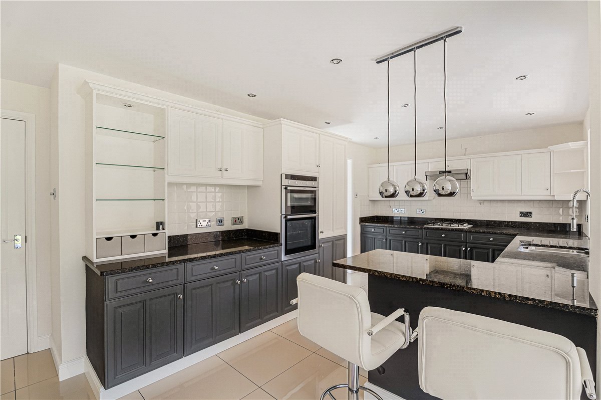 4 bedroom house, Willows Edge, Eynsham OX29 - Available